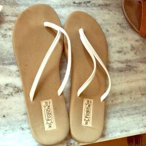 Flojos sandals